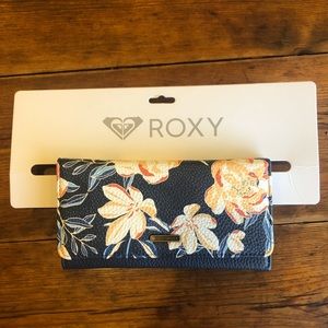 Dark blue flower Roxy wallet